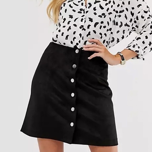 GAP Black Suede Button Mini Skirt - Picture 10 of 10